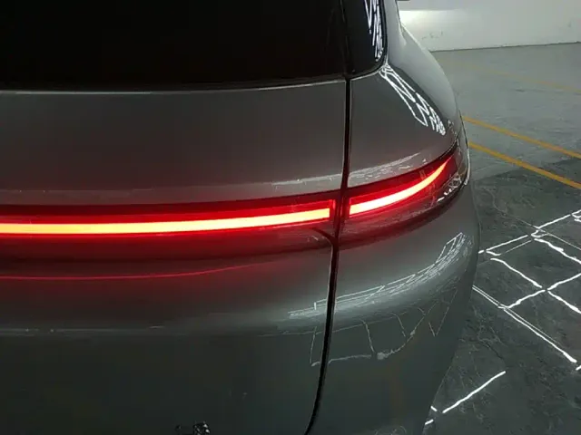 Li Auto L8 — Фото автомобиля 7