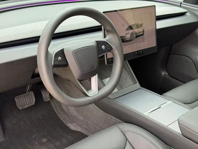 Tesla Model 3 — Фото автомобиля 4