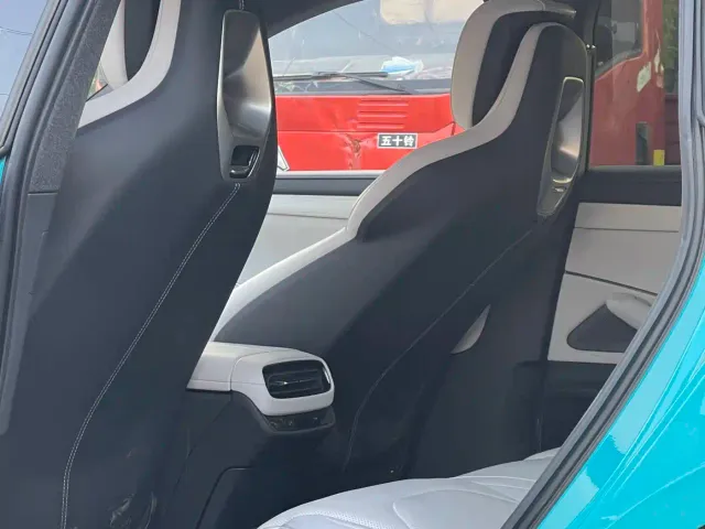 Xiaomi SU7 — Фото автомобиля 5