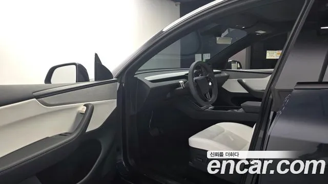 Tesla Model Y — Фото автомобиля 15