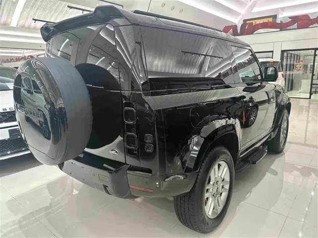Land Rover Defender — Фото автомобиля 17