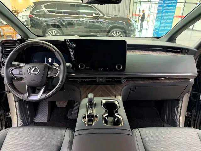 Lexus LM — Фото автомобиля 10