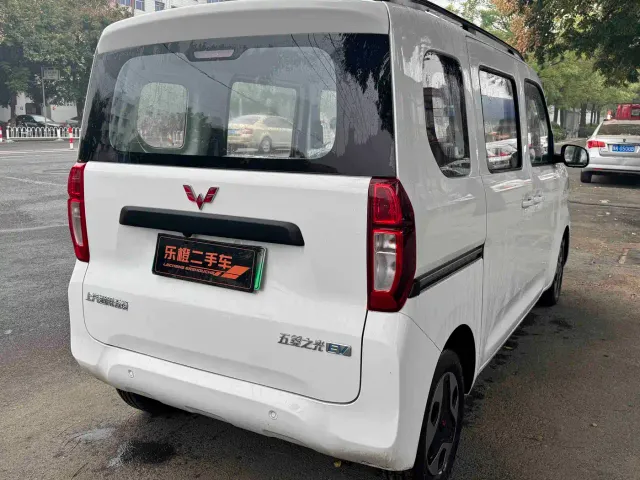 Wuling Zhiguang NEV — Фото автомобиля 5