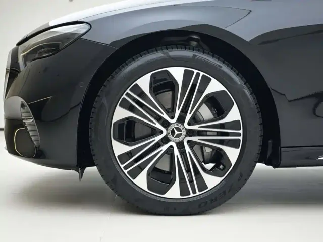 Mercedes-Benz E-Class — Фото автомобиля 13