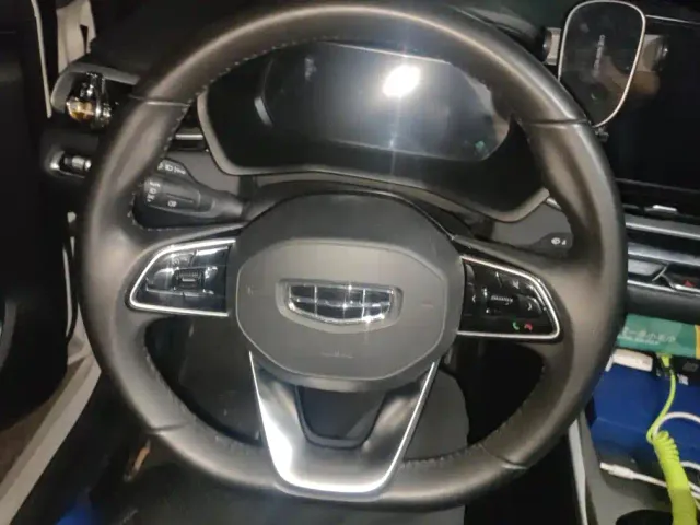 Geely Emgrand — Фото автомобиля 15