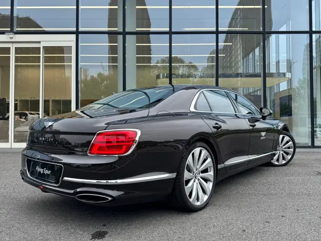 Bentley Flying Spur Plug-in Hybrid 2026 Model 4.0T V8 Standard Edition — Фото автомобиля 6