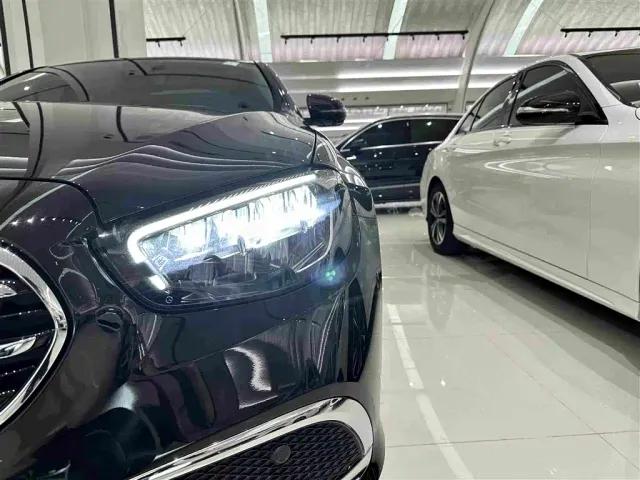 Mercedes-Benz E-Class — Фото автомобиля 30