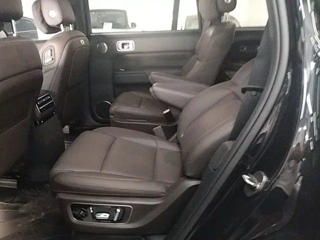 Li Auto L9 — Фото автомобиля 16