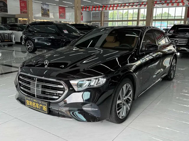 Mercedes-Benz E-Class — Фото автомобиля 4