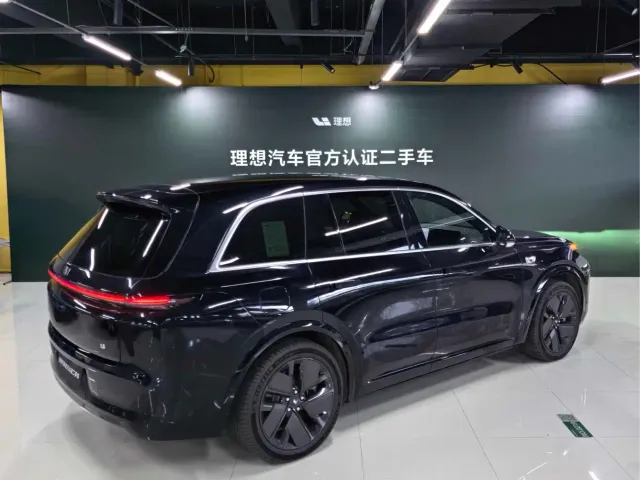 Li Auto L8 — Фото автомобиля 12