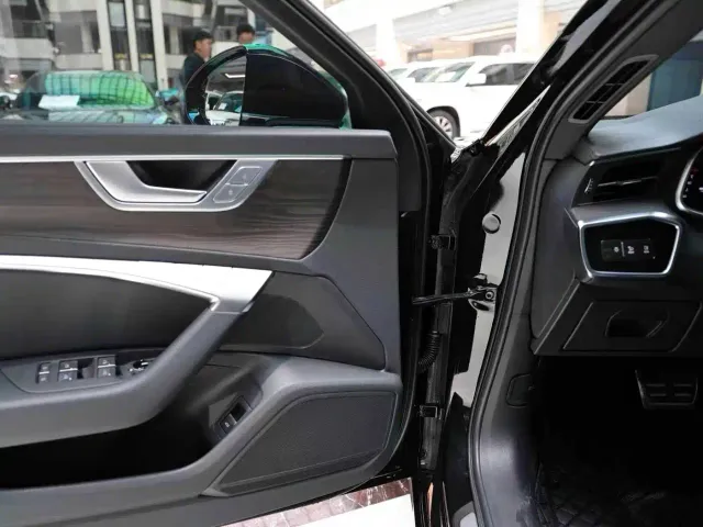 Audi A6L — Фото автомобиля 4