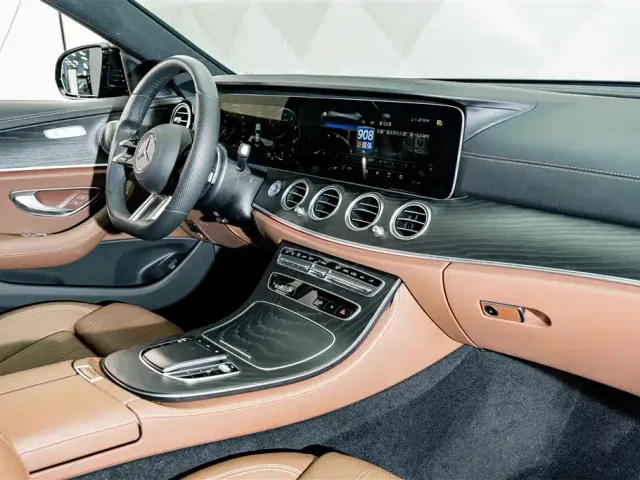 Mercedes-Benz E-Class — Фото автомобиля 17