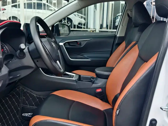 Toyota RAV4 — Фото автомобиля 4