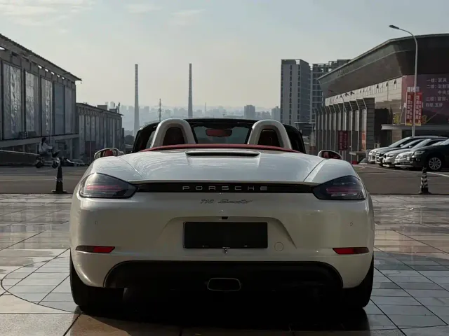 Porsche 718 — Фото автомобиля 16
