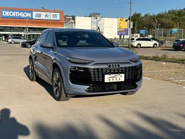 Audi Q6L e-tron — Фото автомобиля 3