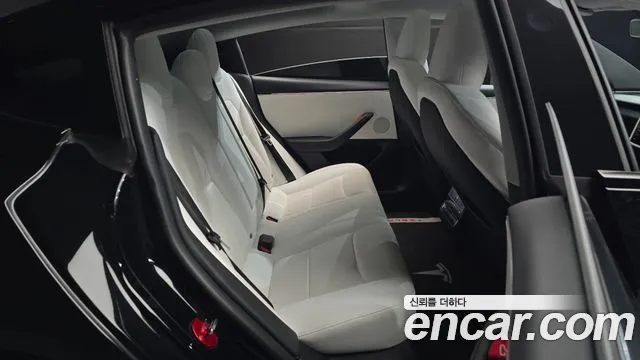 Tesla Model 3 — Фото автомобиля 11