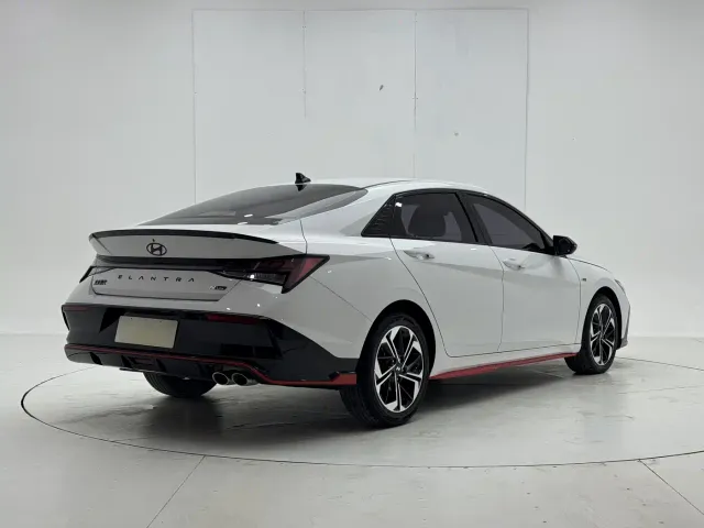 Hyundai Elantra — Фото автомобиля 4