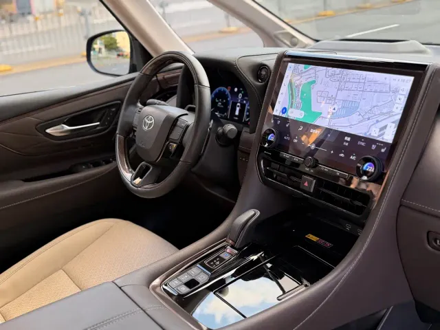 Toyota Alphard — Фото автомобиля 12