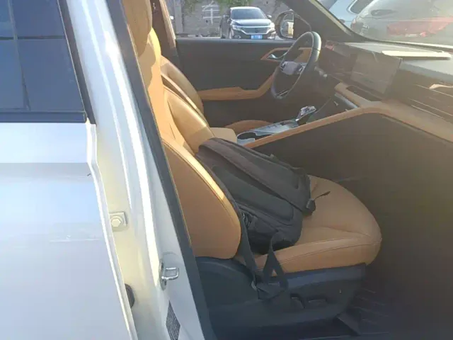 Roewe RX5 — Фото автомобиля 24