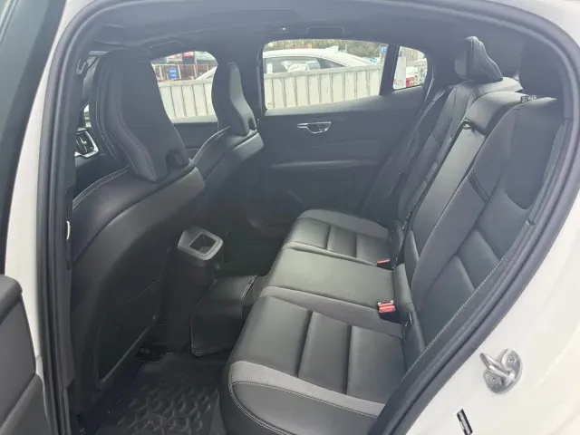 Volvo S60 — Фото автомобиля 13
