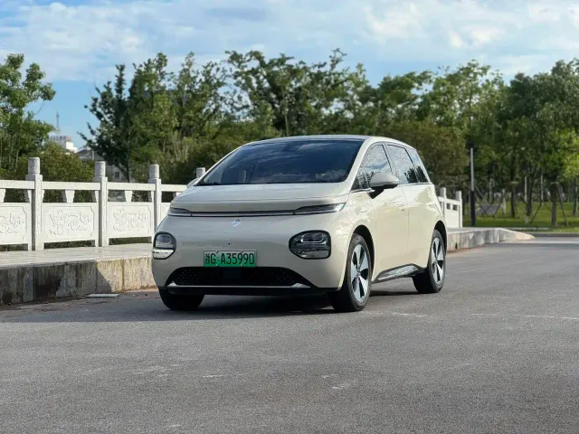 Фотография автомобиля — Baojun Cloud