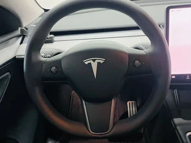 Tesla Model Y — Фото автомобиля 14