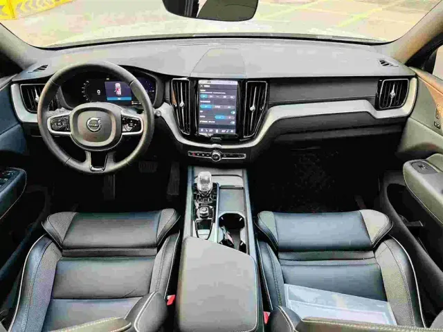 Volvo XC60 — Фото автомобиля 10
