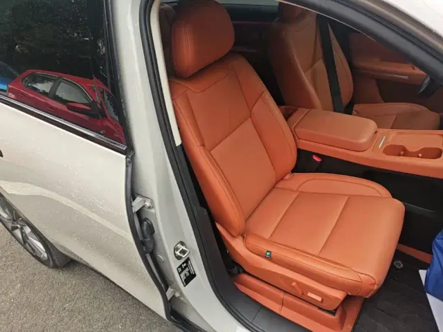 Leapmotor C10 — Фото автомобиля 24