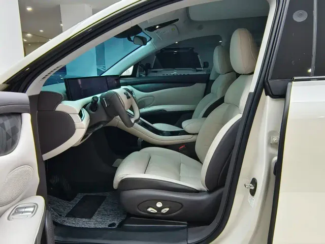 IM Motors LS6 — Фото автомобиля 9