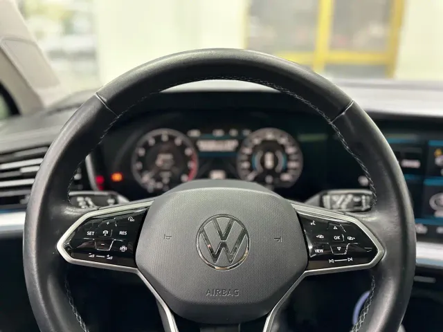 Volkswagen Touareg — Фото автомобиля 13