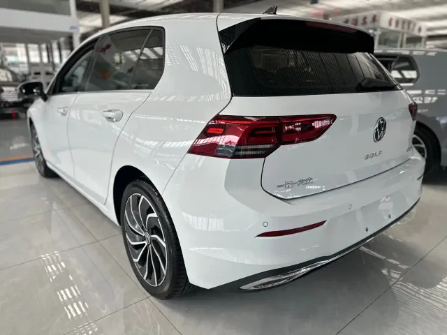Volkswagen Golf — Фото автомобиля 13