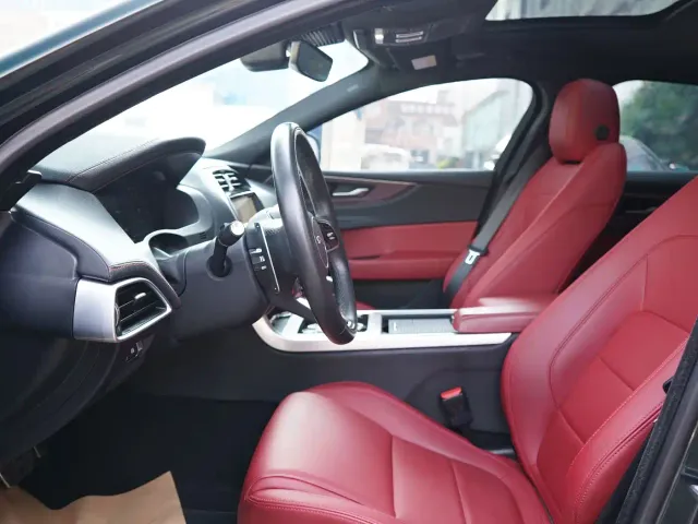 Jaguar XEL — Фото автомобиля 4