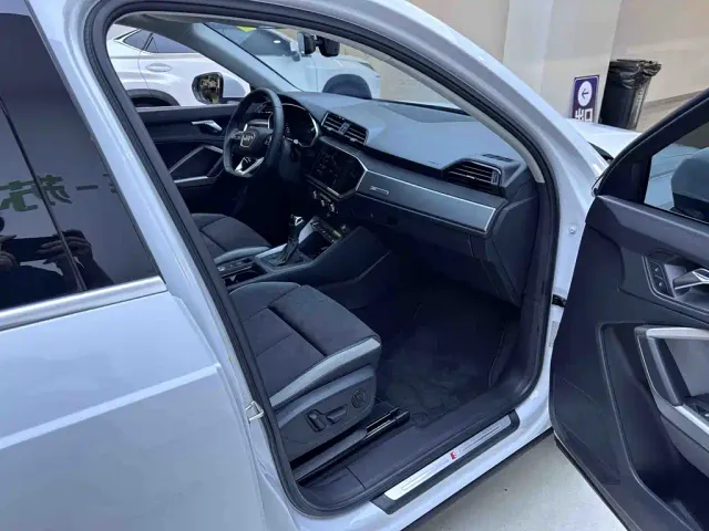 Audi Q3 — Фото автомобиля 11