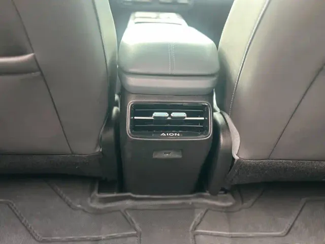 GAC Aion Y — Фото автомобиля 10