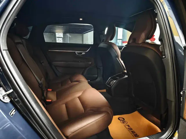 Volvo S90 — Фото автомобиля 11