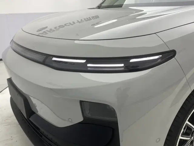 Leapmotor B10 — Фото автомобиля 9