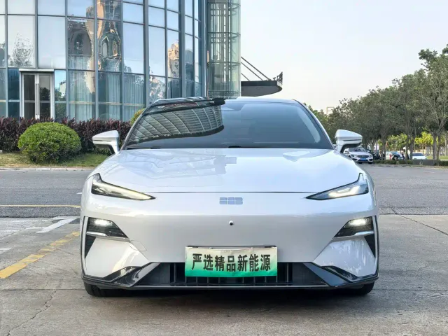 Geely Galaxy E8 — Фото автомобиля 2