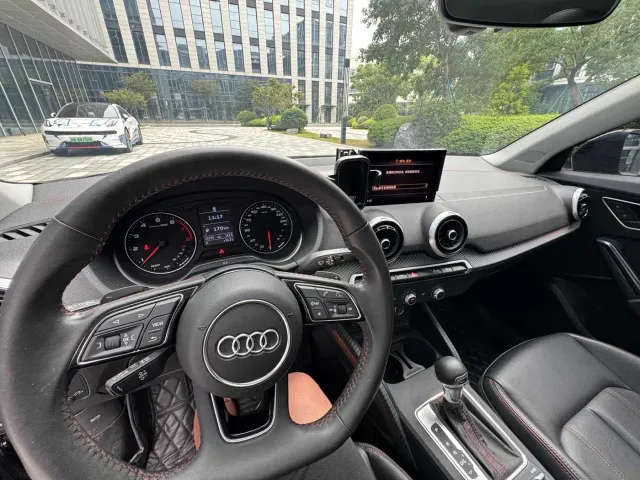 Audi Q2L — Фото автомобиля 5