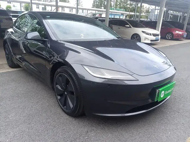 Tesla Model 3 — Фото автомобиля 3