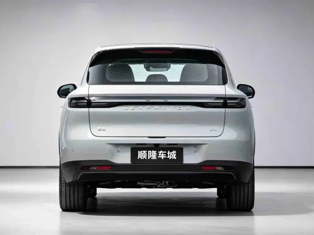 Leapmotor B10 — Фото автомобиля 7