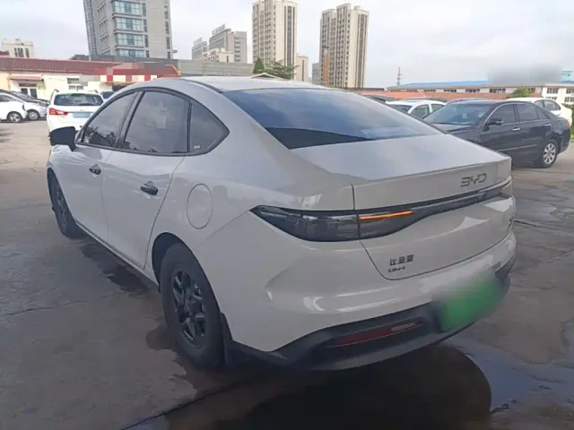 BYD Seal 05 DM-i — Фото автомобиля 4