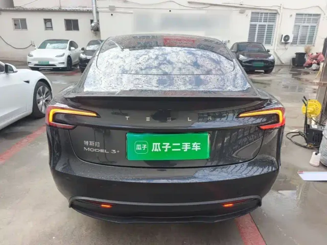 Tesla Model 3 — Фото автомобиля 5