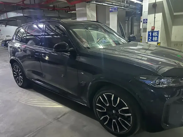 Фотография автомобиля — BMW X5