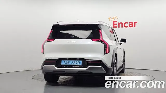 Kia EV9 — Фото автомобиля 4