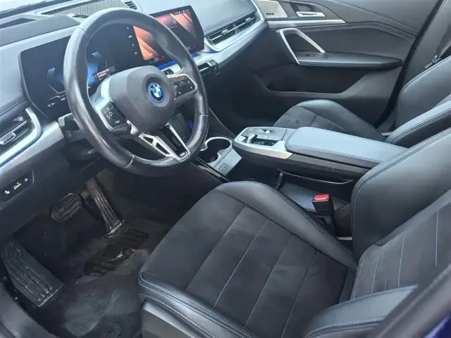 BMW BMW iX1 2025 eDrive25L M Sport Package — Фото автомобиля 8