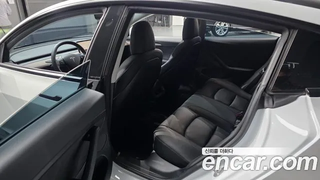 Tesla Model 3 — Фото автомобиля 17