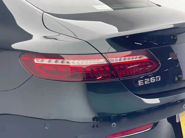 Mercedes-Benz E-Class — Фото автомобиля 20