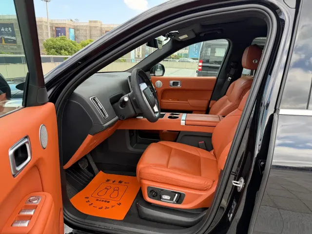 Li Auto L8 — Фото автомобиля 14