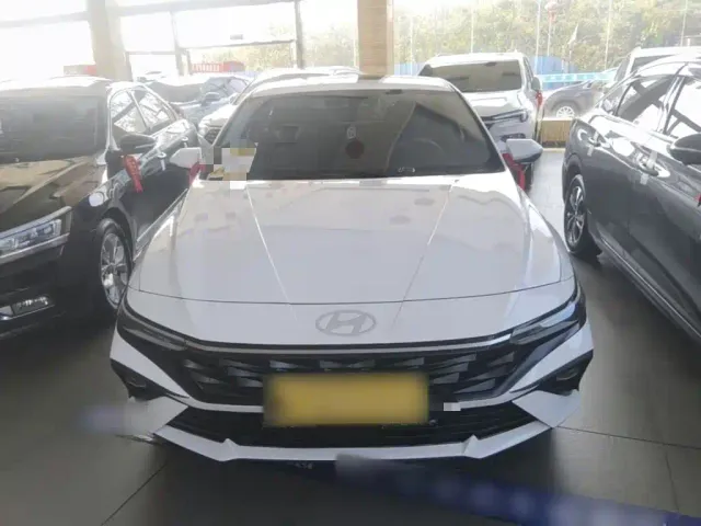 Hyundai Elantra — Фото автомобиля 2