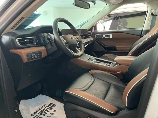Ford Explorer — Фото автомобиля 7